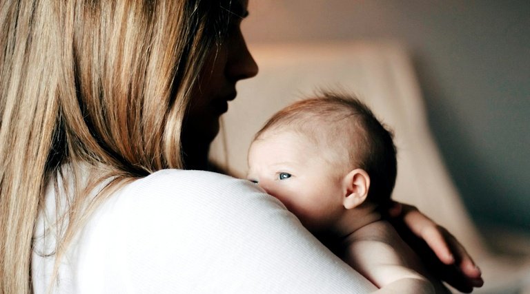 Salário-Maternidade: Quem Tem Direito e Como Funciona